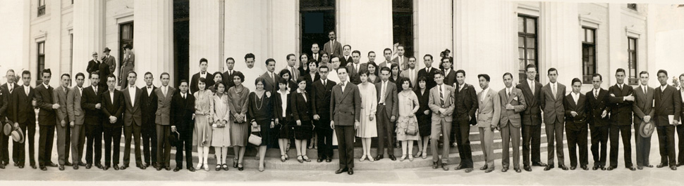 Dr. Eduardo Cruz-Coke y sus alumnos